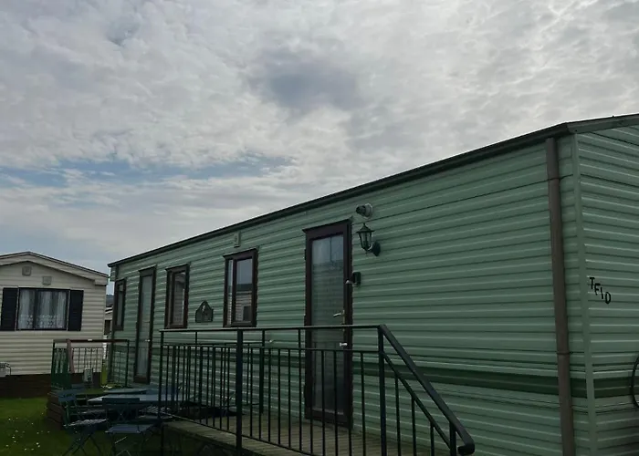 Beautiful 2 Bedroomed Mobile Home