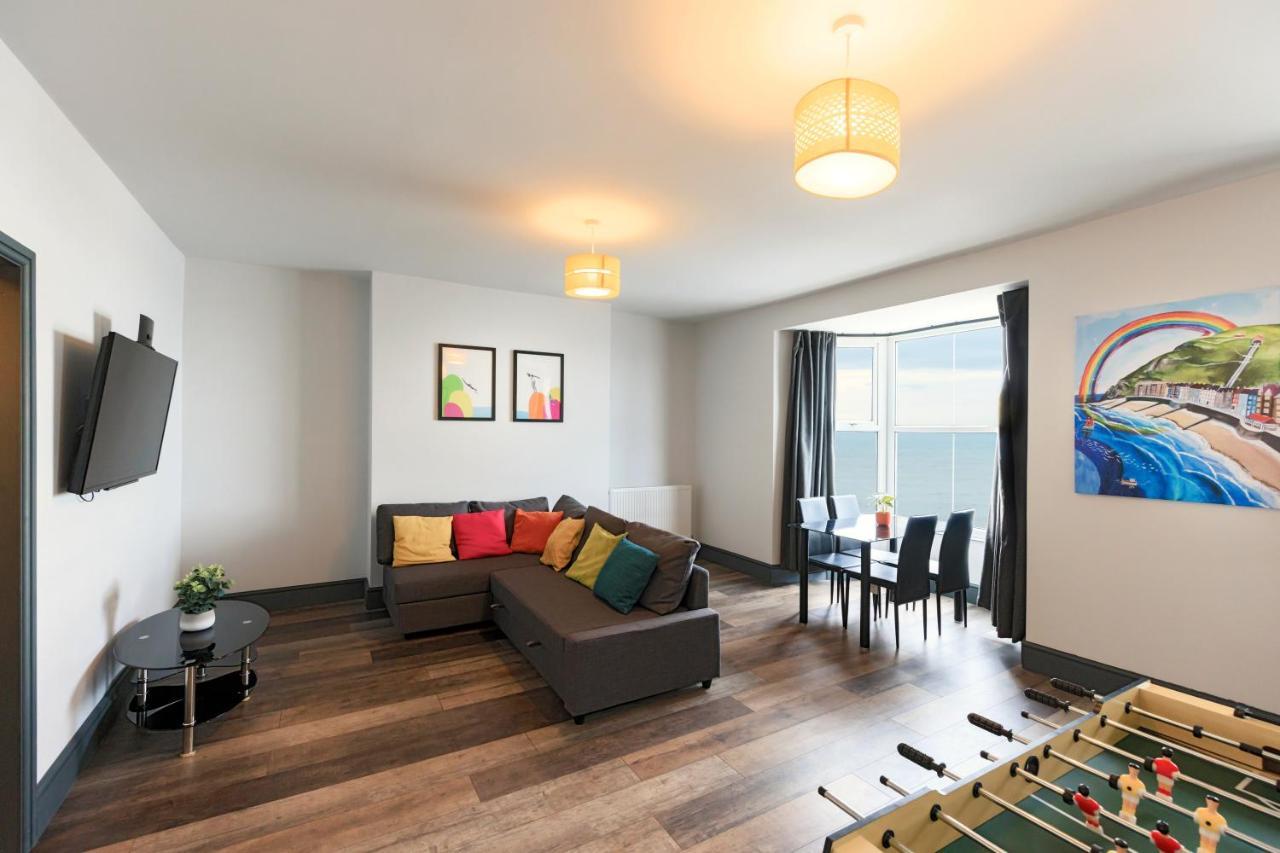 Apartment Seafront With Balcony, Parking And Sea Views