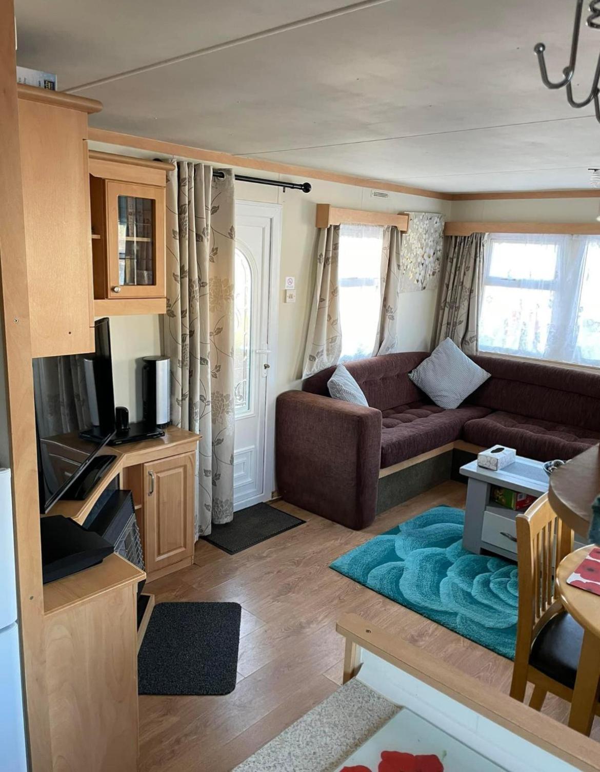 Lovley 3 Bedroom Static Caravan In Clarach Bay