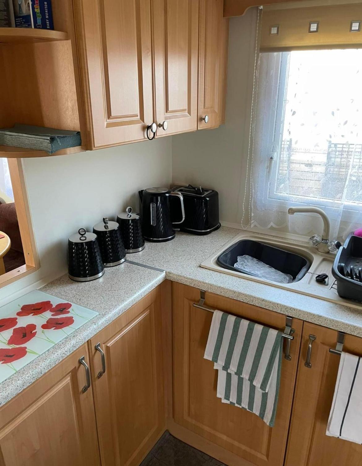 Lovley 3 Bedroom Static Caravan In Clarach Bay Holiday home