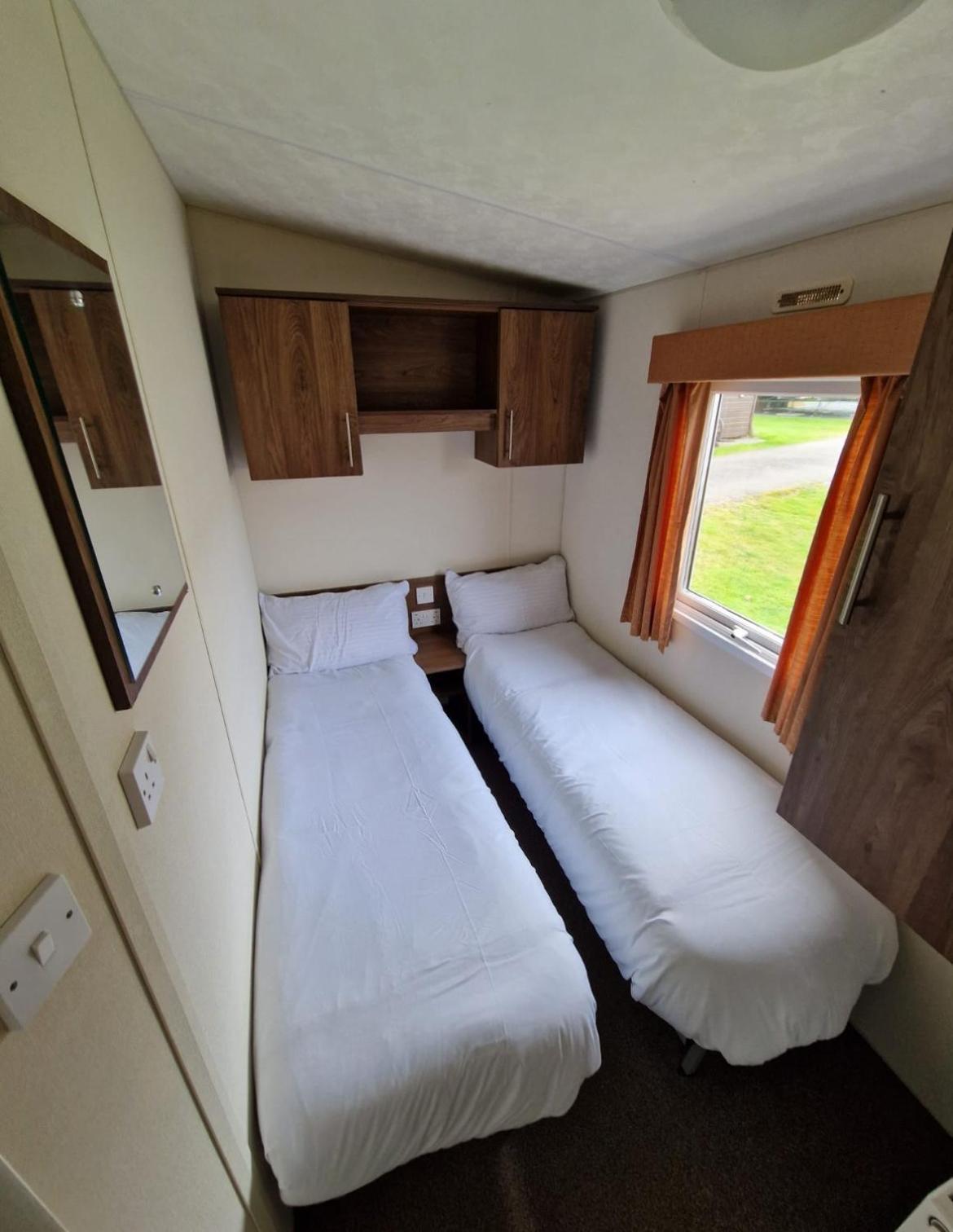 Modern 2017 Model Delta Sienna Static Caravan In Clarach Bay Casa de férias Aberystwyth