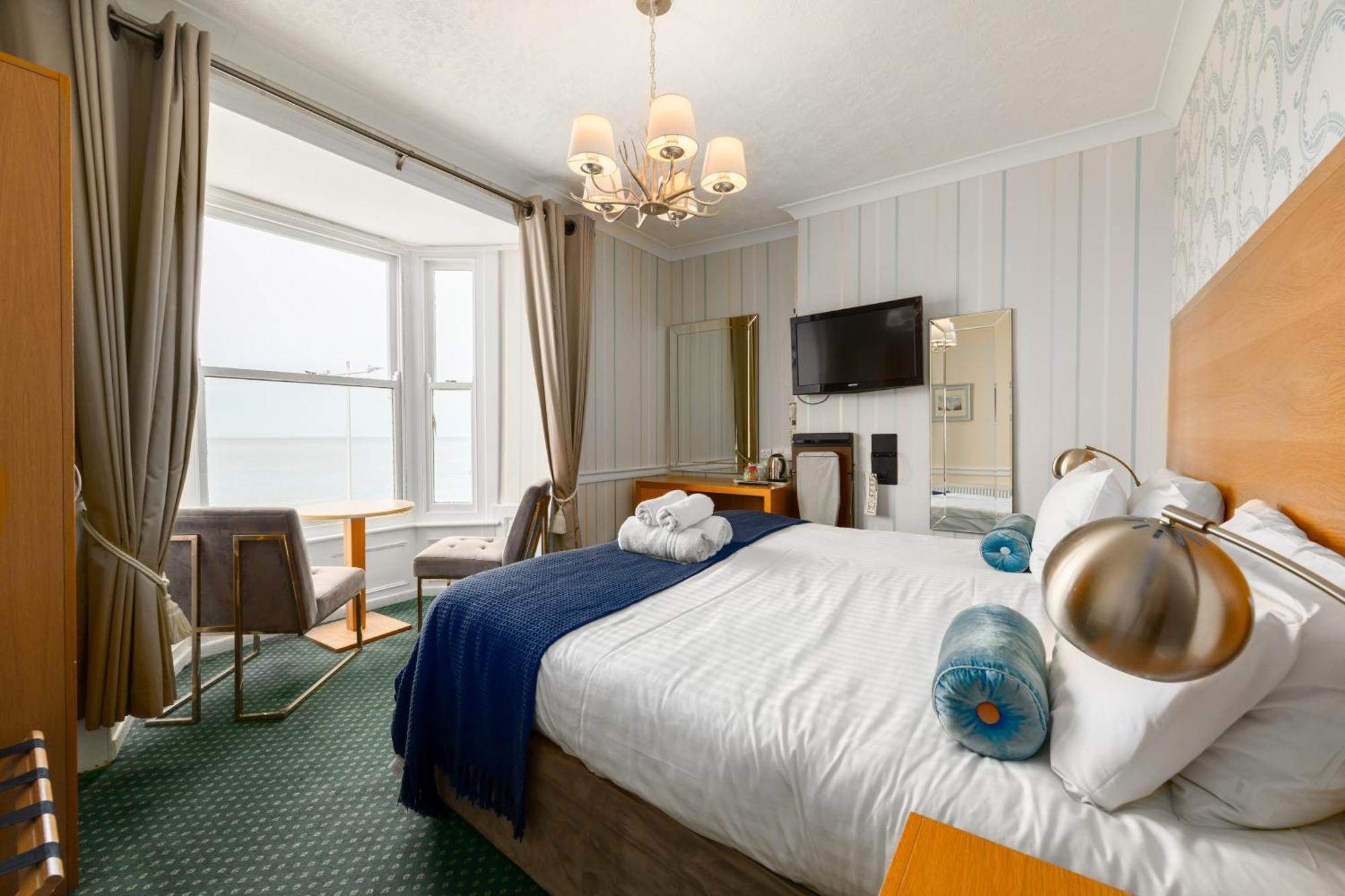 Gwesty'r Marine & Hotel