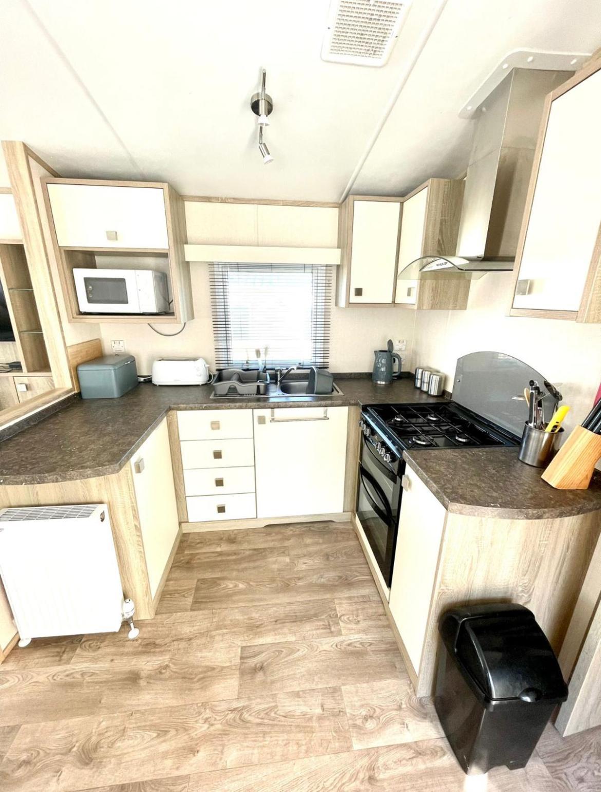 Platinium Standard Luxury And Modern Static Caravan At Clarach Bay