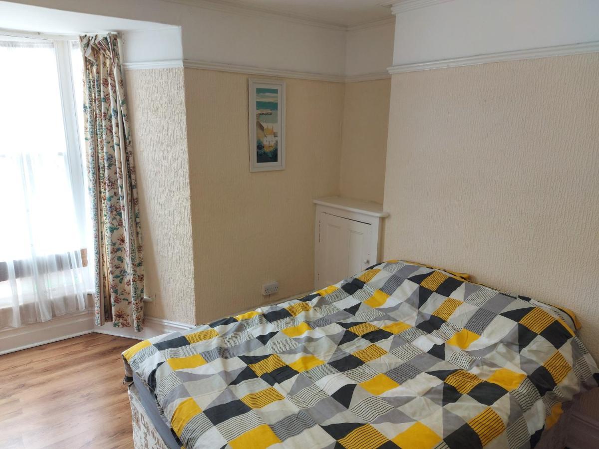 52 Cambrian St * Aberystwyth
