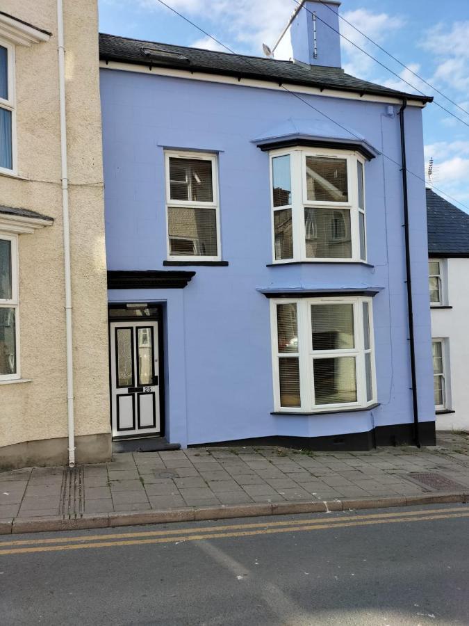 Large 5 Bed Town-centre Close To The Beach, Sleeps 9 Holiday home *