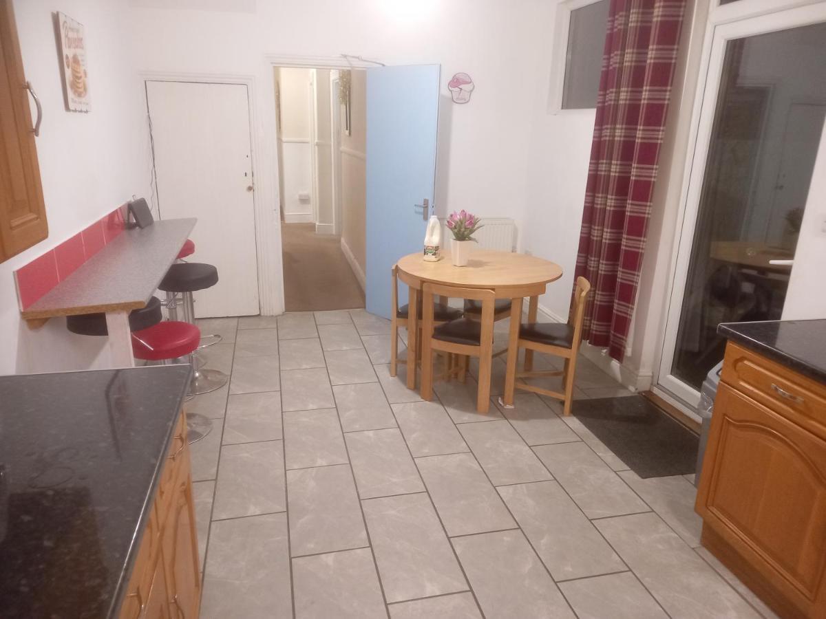 52 Cambrian St * Aberystwyth