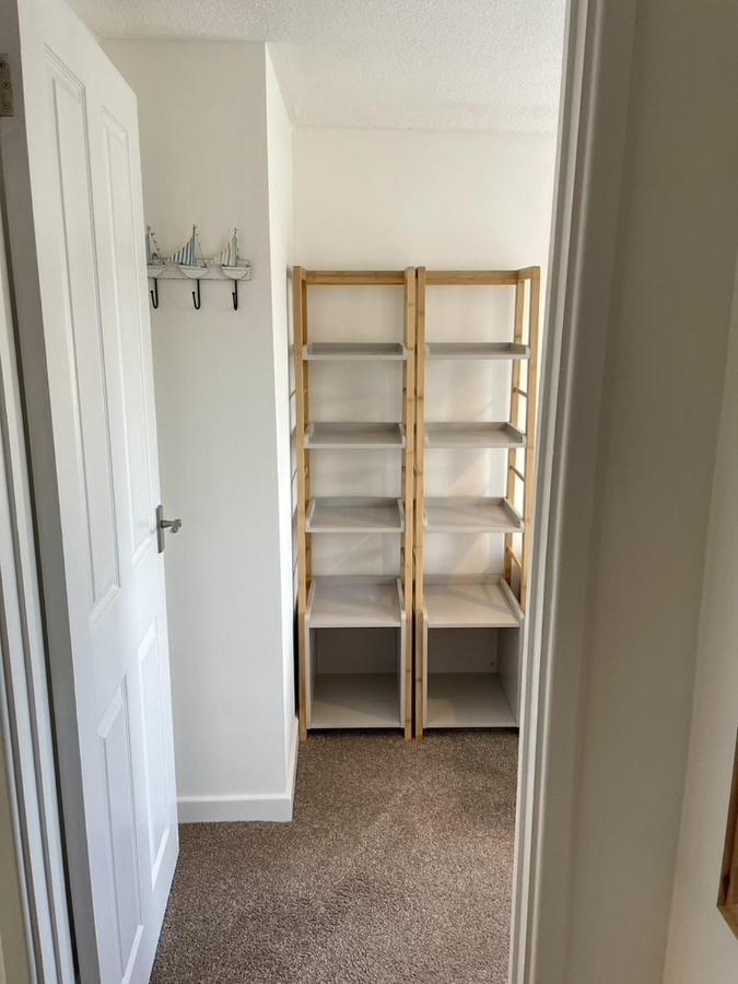 Apartment Taylor Way