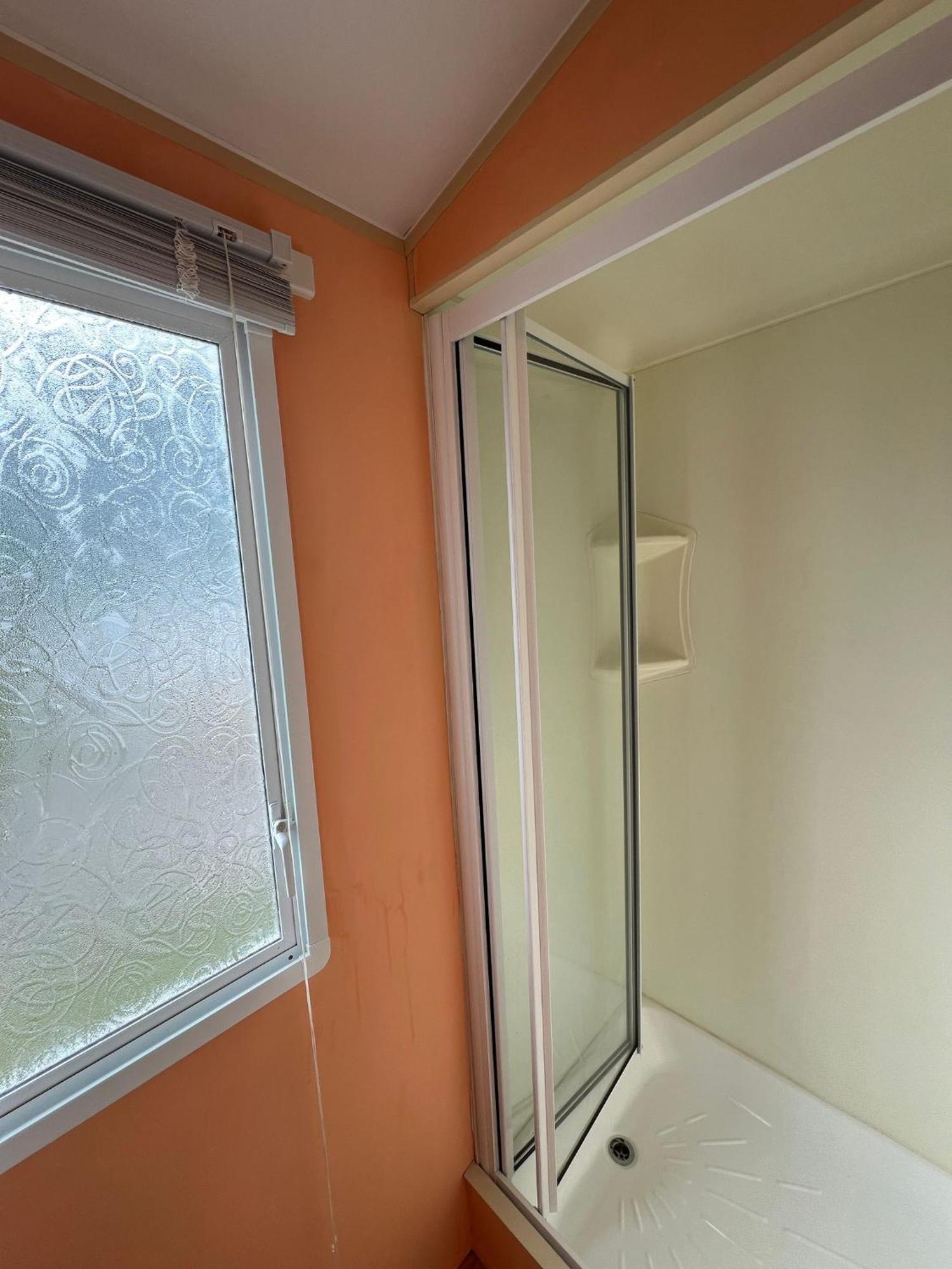 Light And Airy 2 Bedroom Mobile