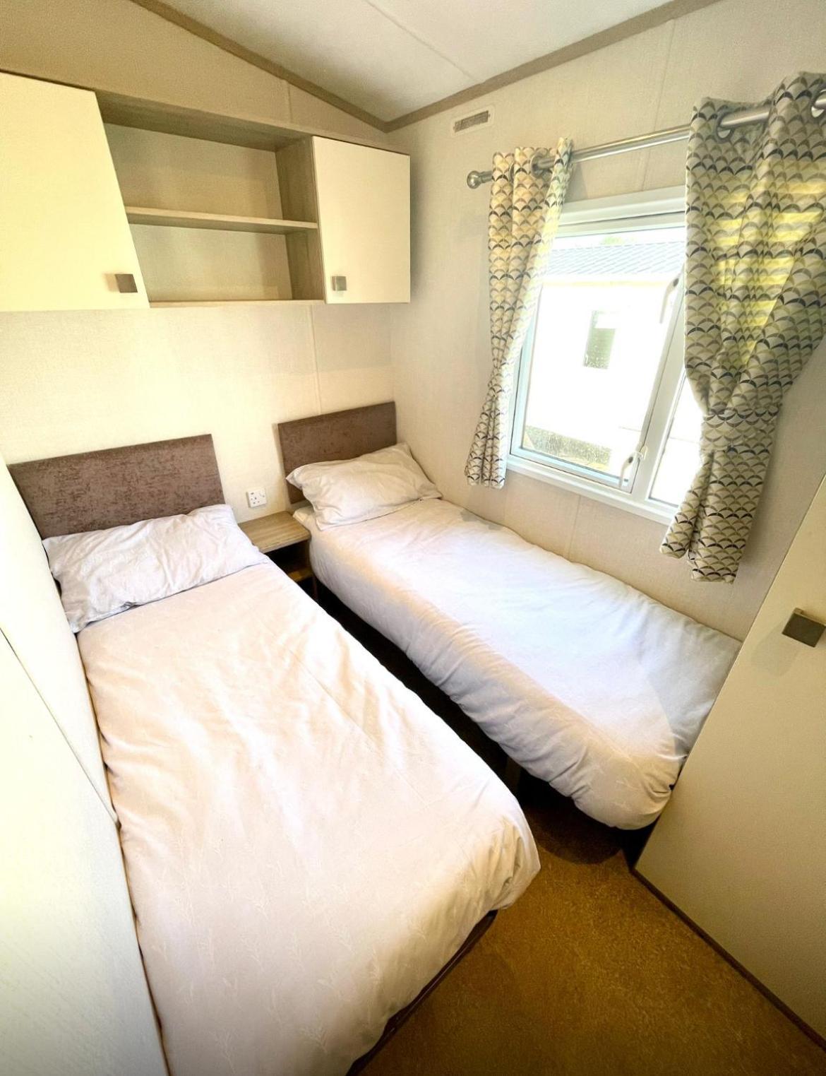 Platinium Standard Luxury And Modern Static Caravan At Clarach Bay *