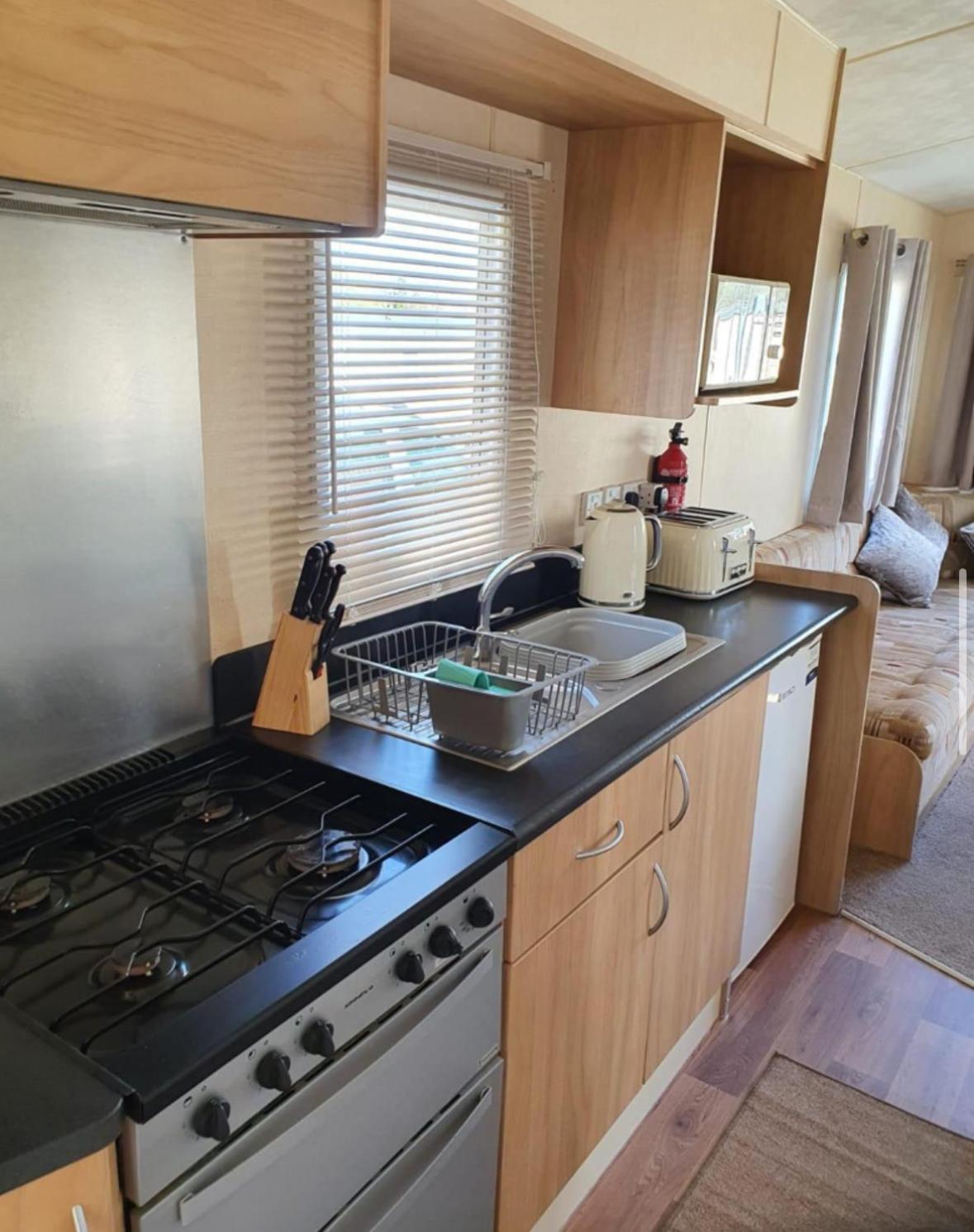Pet Friendly 3 Bed Static Caravan In Clarach Bay Spacious And Cozy * Aberystwyth