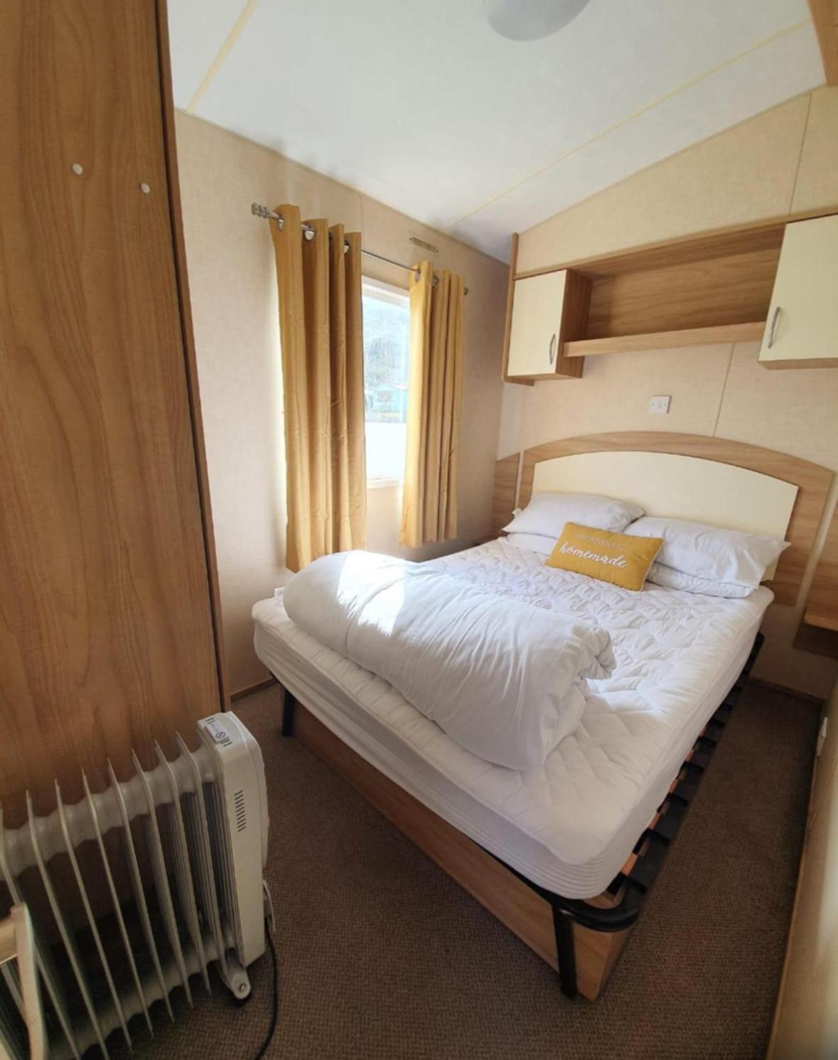 Pet Friendly 3 Bed Static Caravan In Clarach Bay Spacious And Cozy Holiday home