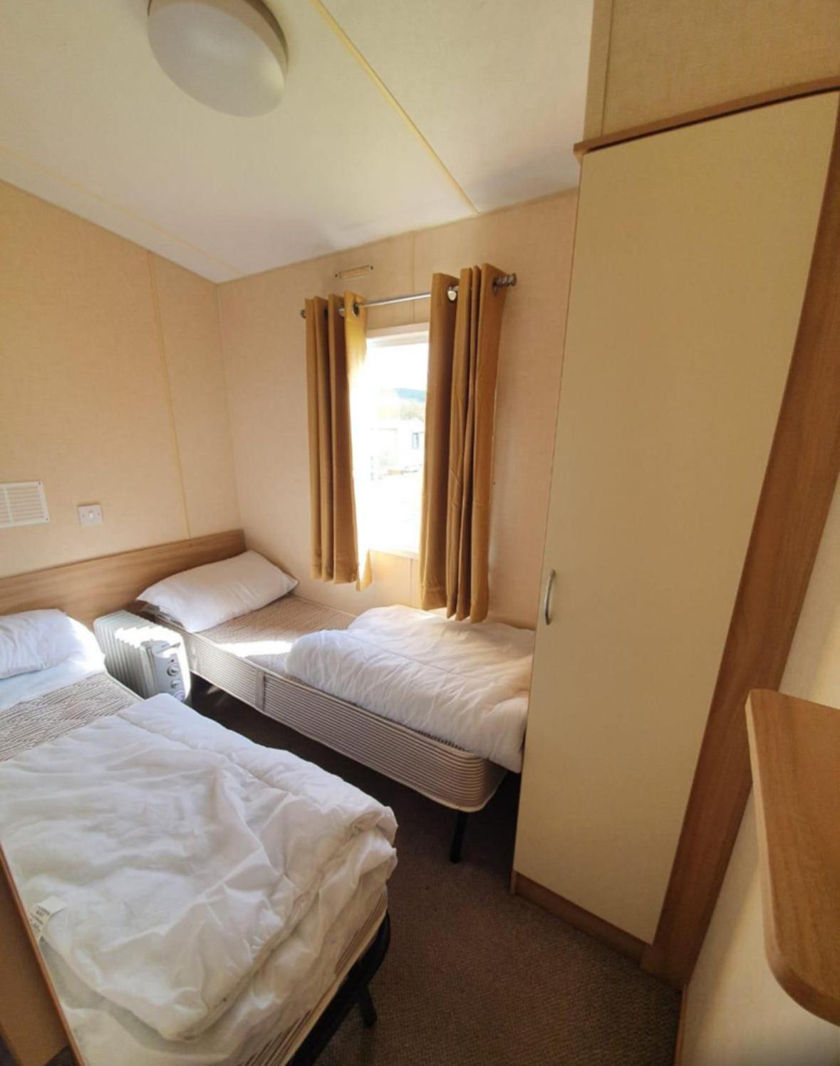 Pet Friendly 3 Bed Static Caravan In Clarach Bay Spacious And Cozy * Aberystwyth