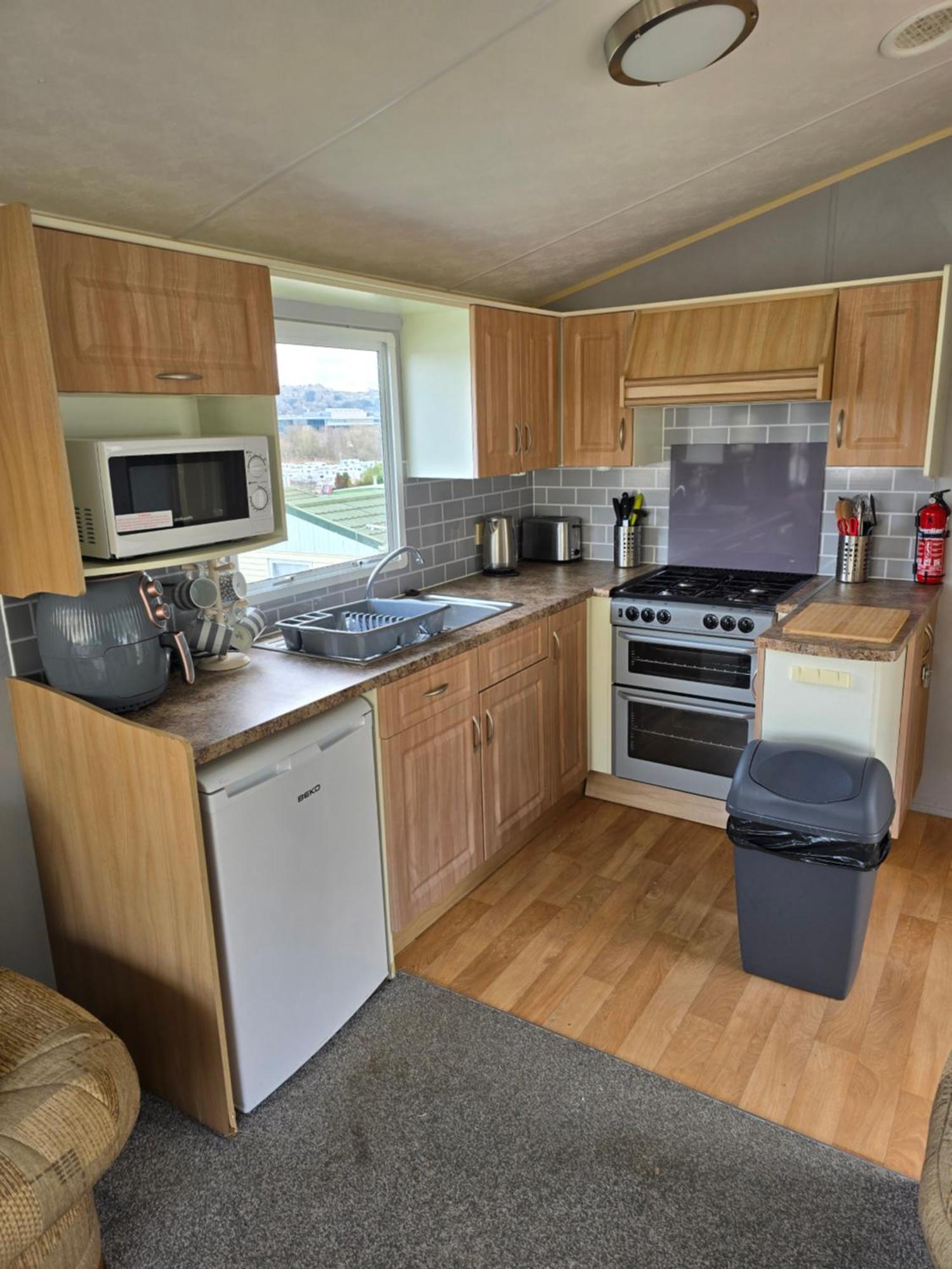 Light And Airy 2 Bedroom Mobile Apartment