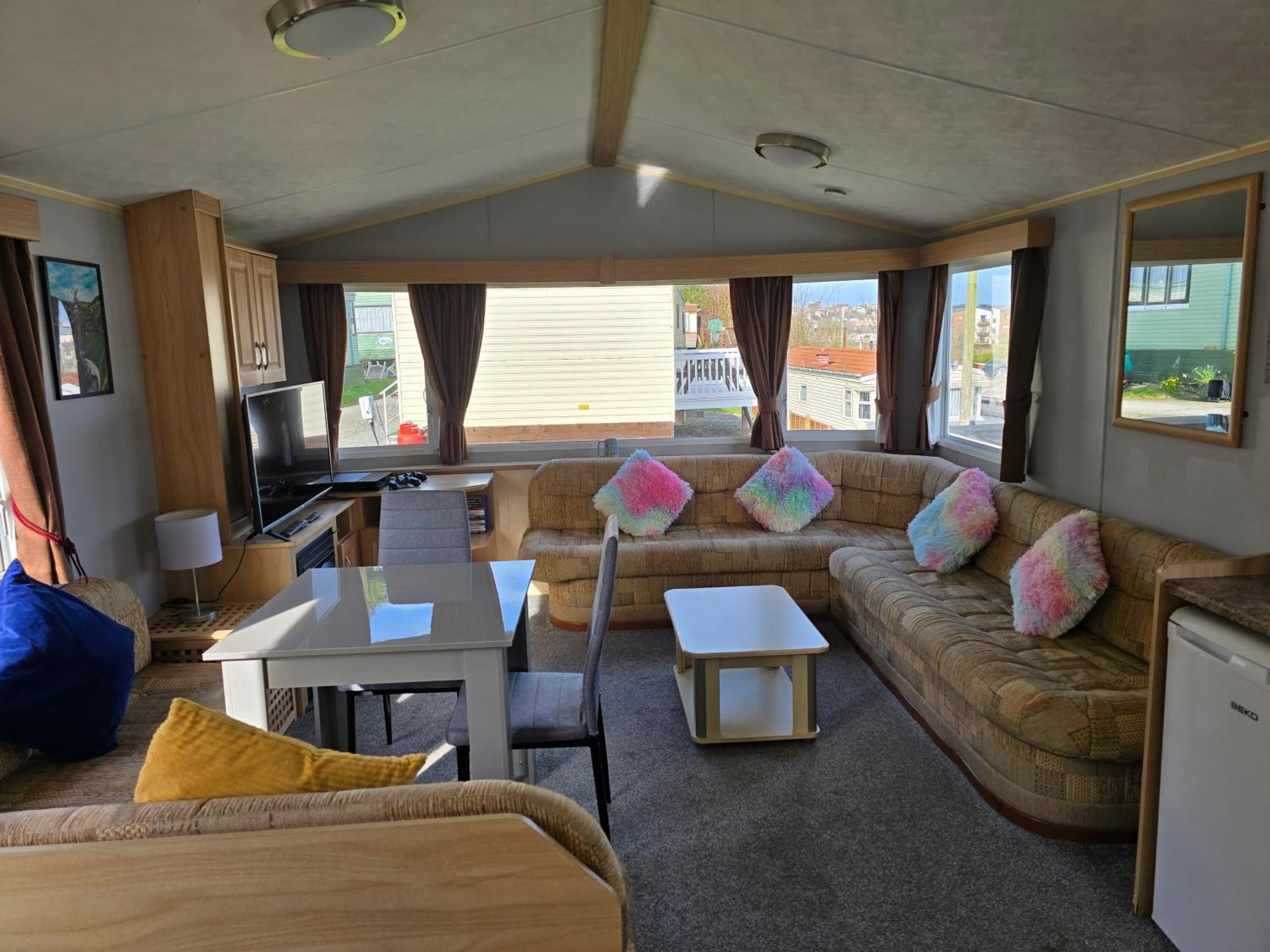 Light And Airy 2 Bedroom Mobile